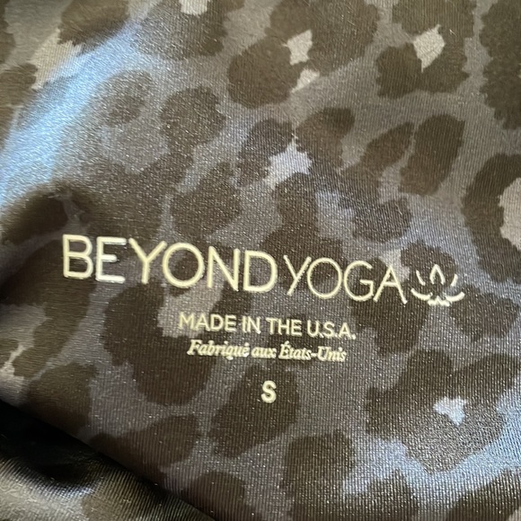 Beyond Yoga Leggings Size Small Black Gray Leopard Print - Picture 5 of 5